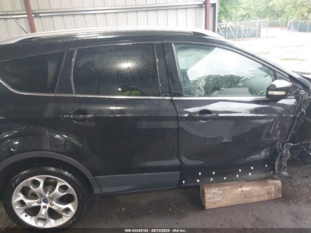 1FMCU0J98EUC97528 Ford Escape Titanium