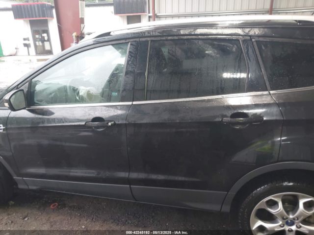 1FMCU0J98EUC97528 Ford Escape Titanium