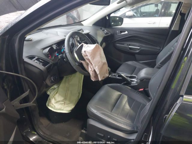 1FMCU0J98EUC97528 Ford Escape Titanium