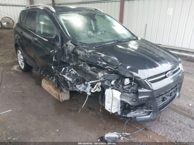 1FMCU0J98EUC97528 Ford Escape Titanium