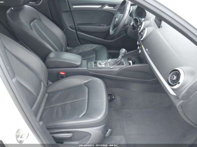 2019 AUDI A3 WAUAUGFF6K1010085 Photo 4