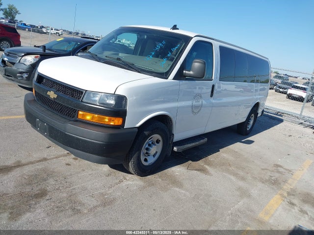 1GAZGNFG8K1366931 Chevrolet Express 3500 Ls