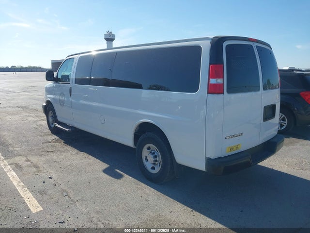 1GAZGNFG8K1366931 Chevrolet Express 3500 Ls