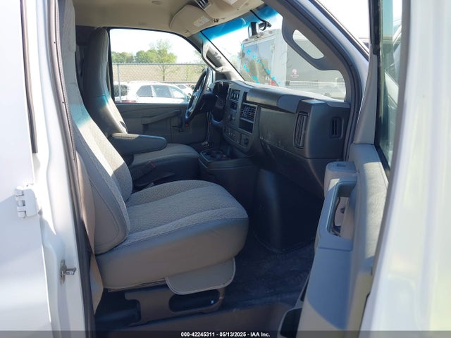 1GAZGNFG8K1366931 Chevrolet Express 3500 Ls
