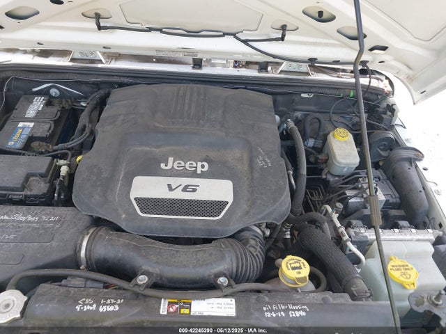 1C4BJWDG6EL115627 Jeep Wrangler Unlimited Sport
