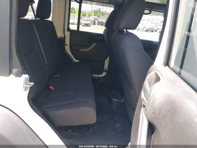 1C4BJWDG6EL115627 Jeep Wrangler Unlimited Sport