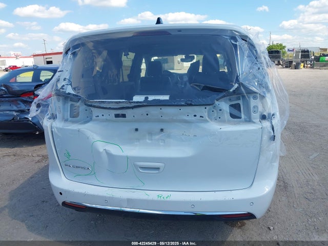 2C4RC1BG2PR613185 Chrysler Pacifica Touring L