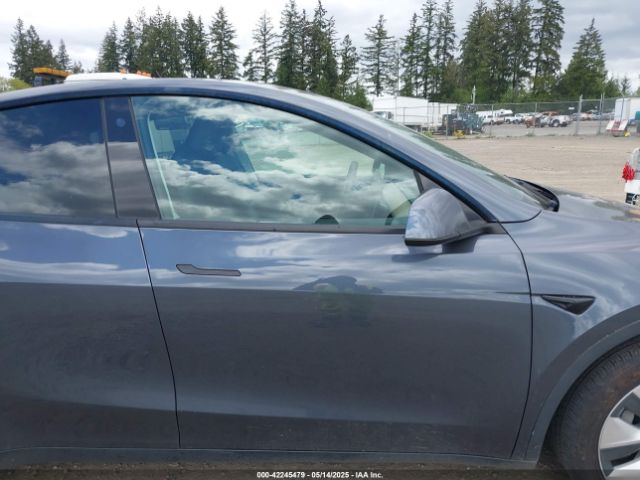 5YJYGDED5MF109384 Tesla Model Y Standard Range Rear-wheel Drive