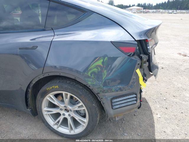 5YJYGDED5MF109384 Tesla Model Y Standard Range Rear-wheel Drive