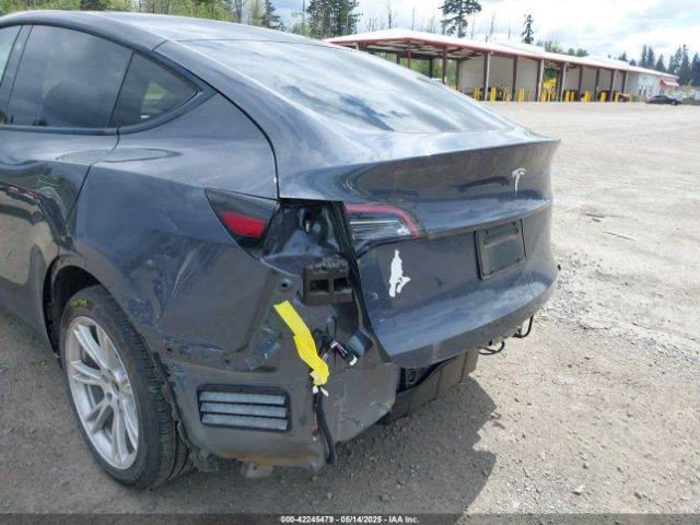 5YJYGDED5MF109384 Tesla Model Y Standard Range Rear-wheel Drive