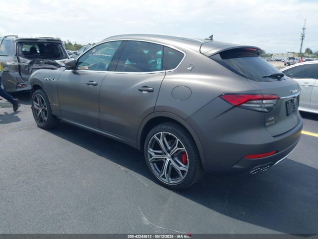 2021 MASERATI LEVANTE ZN661YULXMX372645 Photo 2