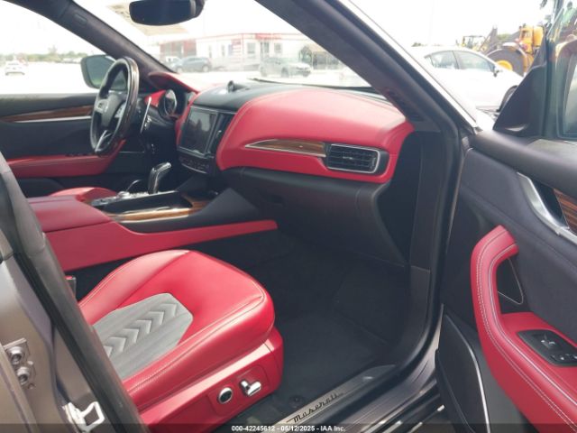 2021 MASERATI LEVANTE ZN661YULXMX372645 Photo 4