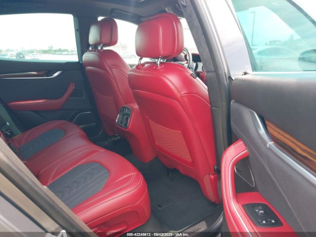 2021 MASERATI LEVANTE ZN661YULXMX372645 Photo 7
