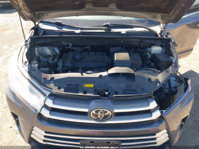 5TDZARFH8JS033994 Toyota Highlander Le