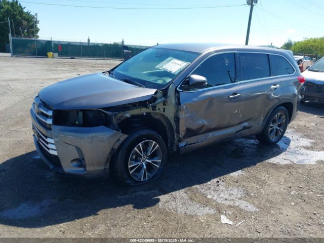5TDZARFH8JS033994 Toyota Highlander Le