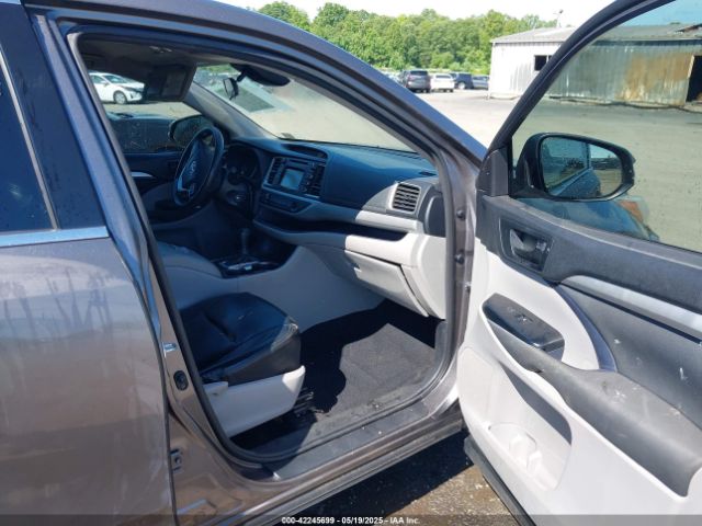 5TDZARFH8JS033994 Toyota Highlander Le