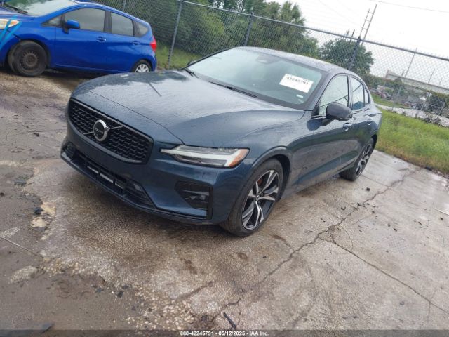 7JRL12FL8RG295491 Volvo S60 B5 Plus Dark Theme