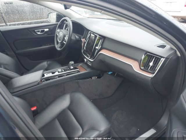 7JRL12FL8RG295491 Volvo S60 B5 Plus Dark Theme