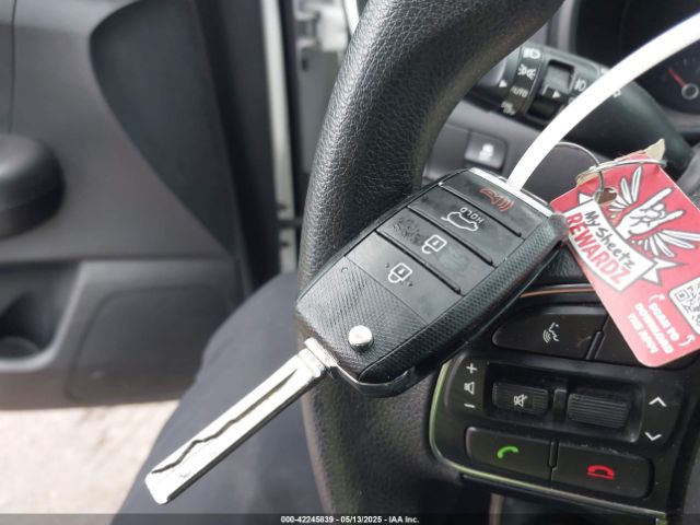 KNDPMCAC7J7473044 KIA Sportage Lx