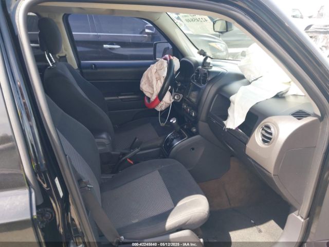1C4NJPBB8ED886997 Jeep Patriot Sport