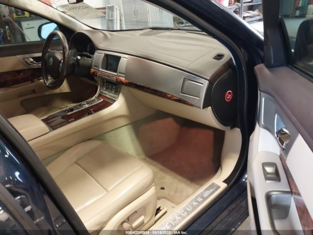 2010 JAGUAR XF SAJWA0GB0ALR75954 Photo 4