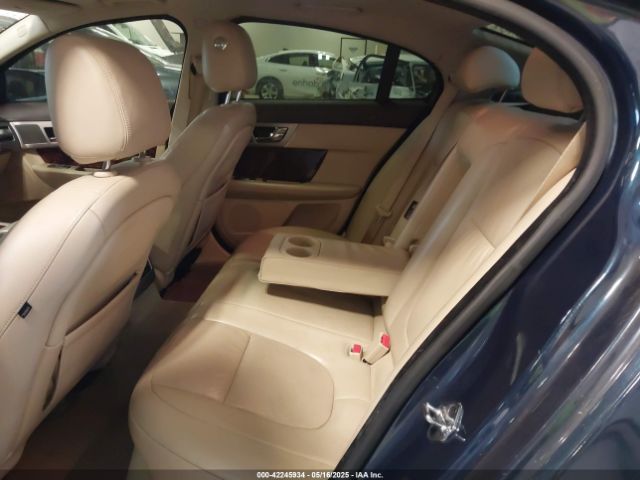2010 JAGUAR XF SAJWA0GB0ALR75954 Photo 7