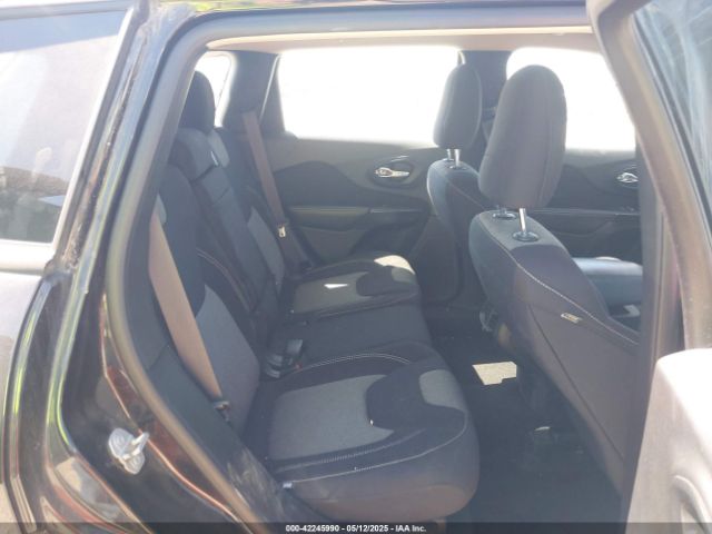 1C4PJMAB5FW533924 Jeep Cherokee Sport