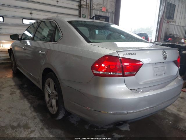 2015 VOLKSWAGEN PASSAT 1VWCT7A30FC117765 Photo 2