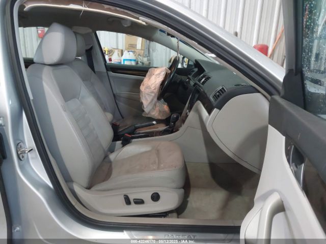 2015 VOLKSWAGEN PASSAT 1VWCT7A30FC117765 Photo 4