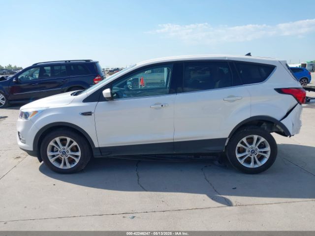 1FMCU0GD2KUA04603 Ford ESCAPE SE