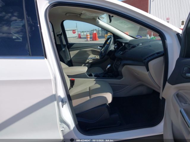 1FMCU0GD2KUA04603 Ford ESCAPE SE
