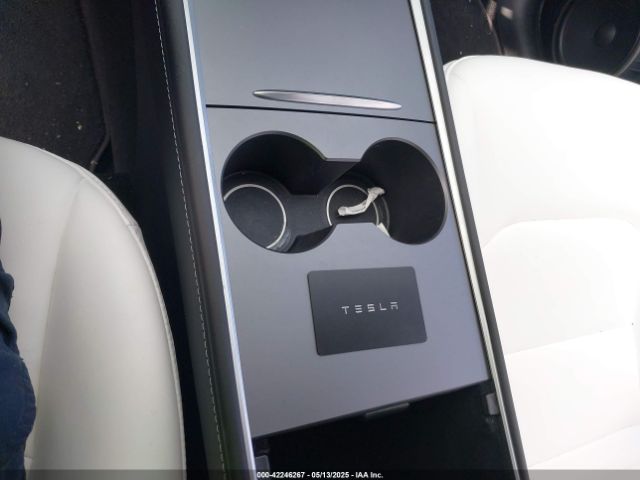 2024 TESLA MODEL Y 7SAYGDED7RF197638 Photo 10