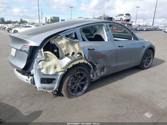 2024 TESLA MODEL Y 7SAYGDED7RF197638 Photo 3