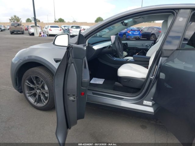 2024 TESLA MODEL Y 7SAYGDED7RF197638 Photo 4