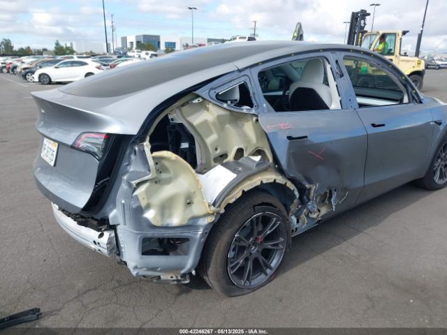 2024 TESLA MODEL Y 7SAYGDED7RF197638 Photo 5