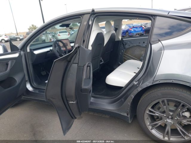 2024 TESLA MODEL Y 7SAYGDED7RF197638 Photo 7