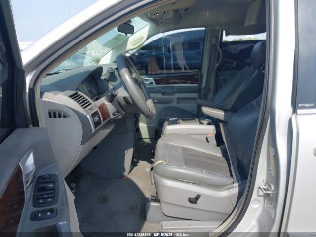 2010 CHRYSLER TOWN & COUNTRY 2A4RR5DX9AR345532 Photo 4