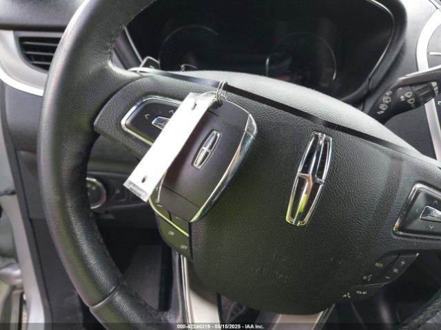5LMCJ1C97HUL55934 Lincoln Mkc Premiere