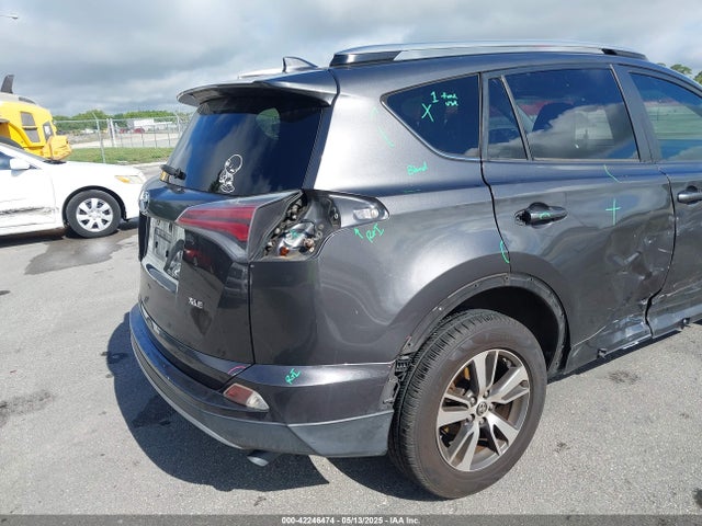 JTMWFREV0HJ120453 Toyota Rav4 Xle