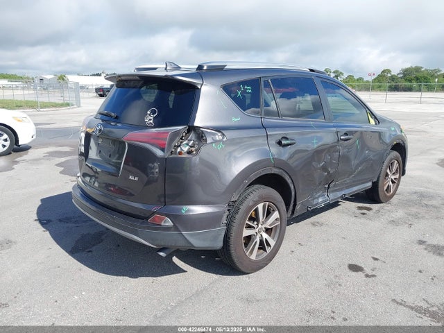 JTMWFREV0HJ120453 Toyota Rav4 Xle