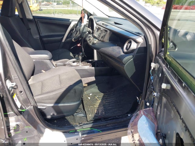 JTMWFREV0HJ120453 Toyota Rav4 Xle