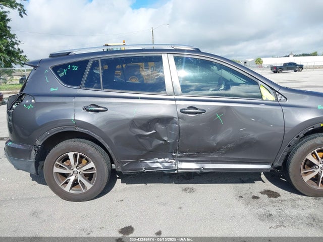 JTMWFREV0HJ120453 Toyota Rav4 Xle