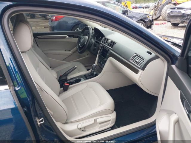 1VWBA7A3XJC019577 Volkswagen Passat 2.0t Se