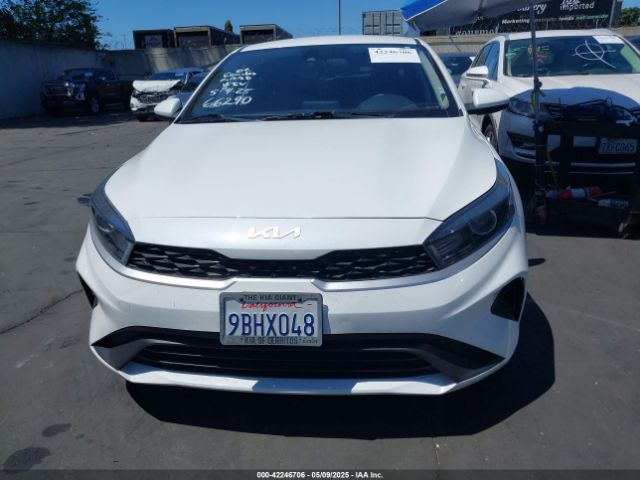 3KPF24AD8NE466366 KIA Forte Lxs