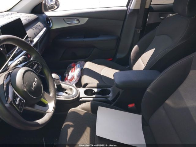 3KPF24AD8NE466366 KIA Forte Lxs