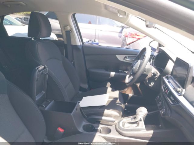 3KPF24AD8NE466366 KIA Forte Lxs