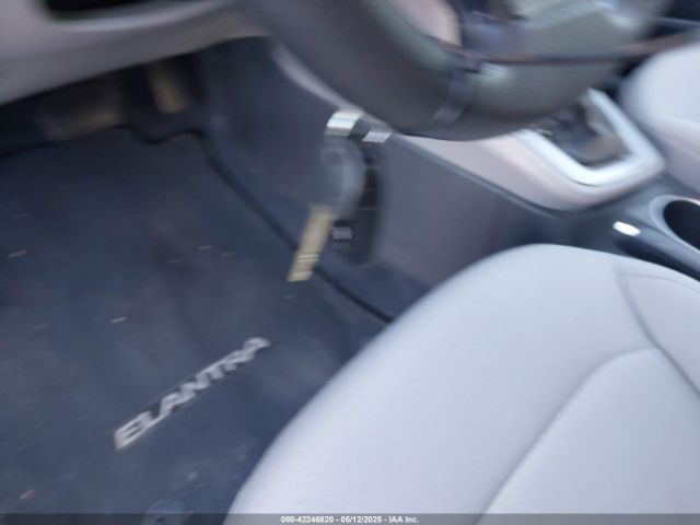 5NPD84LF9HH124185 Hyundai ELANTRA SE