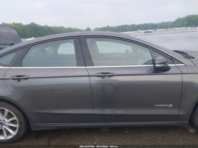 3FA6P0LU3HR400138 Ford Fusion Hybrid Se