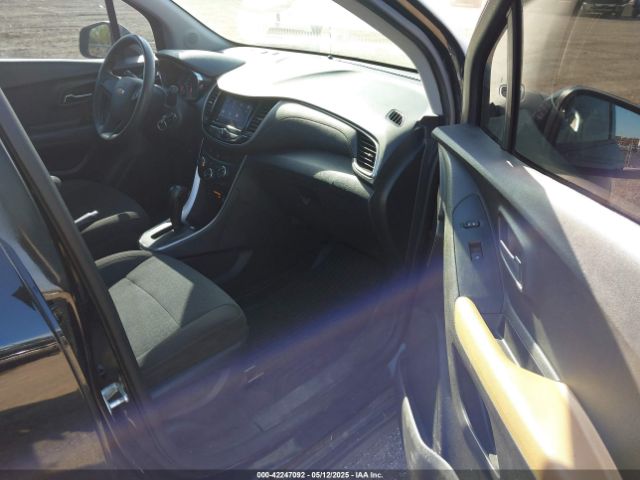 KL7CJKSB9LB065049 Chevrolet Trax Fwd Ls