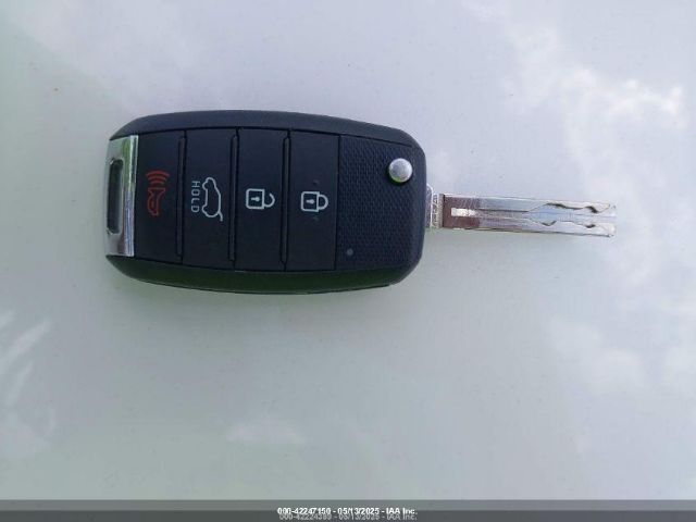 KNDPMCAC5H7033558 KIA Sportage Lx